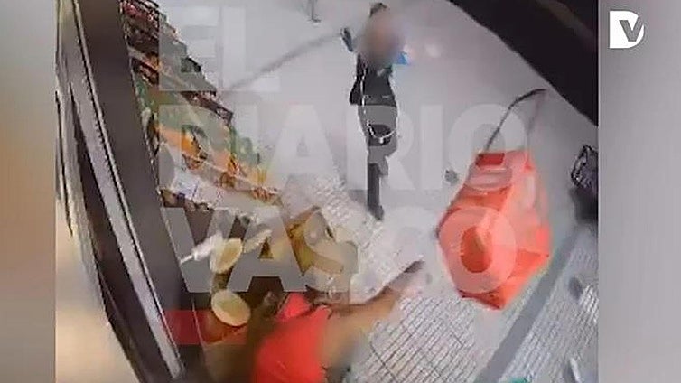 Trifulca en un comercio de Errenteria: «Se atrincheraron en la tienda y empezaron a tirarse melones»