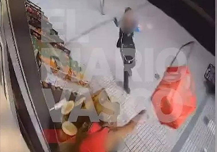 Imágenes captadas por las cámaras de seguridad donde se ve la trifulca.