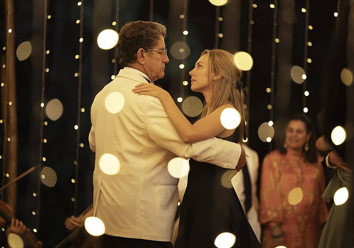 Pedro Casablanc y Ester Expósito en 'El talento'.