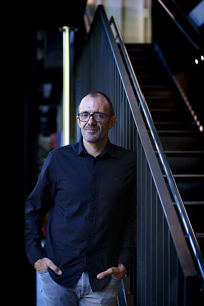 Isaac Rosa tras la entrevista