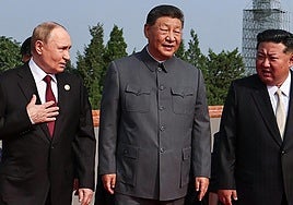 Los presidentes de Rusia, China y Corea del Norte durante el desfile en Pekín.
