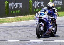 Álex Márquez cruza la meta.