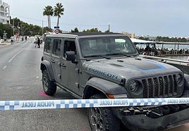 El todoterreno, precintado tras el atropello.