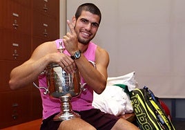 Alcaraz en el vestuario tras ganar la final del US Open y convertirse en número 1 del ranking ATP.