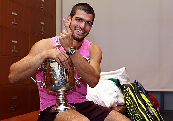 Alcaraz en el vestuario tras ganar la final del US Open y convertirse en número 1 del ranking ATP.