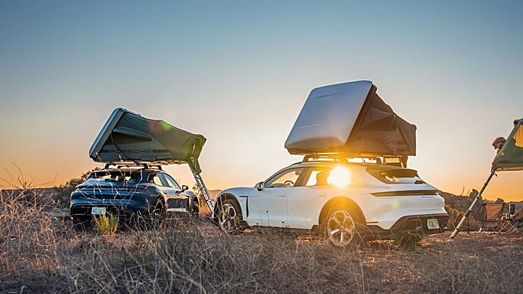 Taycan Cross Turismo y la tienda de techo