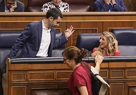 La vicepresidenta segunda, Yolanda Díaz, el ministro de Derechos Sociales, Pablo Bustinduy, y la ministra de Sanidad, Mónica García, este martes, en el pleno del Congreso que convalidó la ampliación de permisos parentales retribuidos.