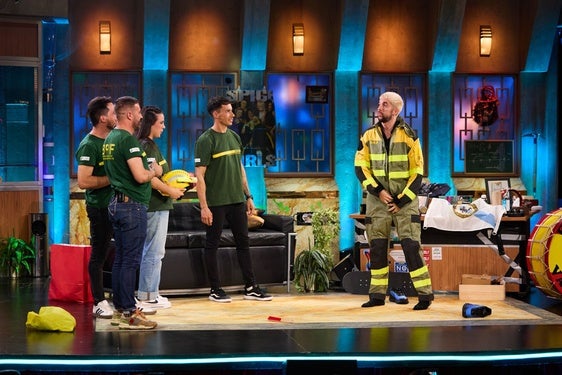 Los bomberos forestales fueron los protagonistas del programa 'La Revuelta' de Broncano.