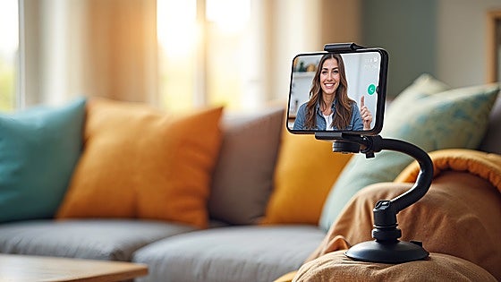Los mejores soportes de móvil para grabar vídeos, hacer videollamadas o ver pelis en casa