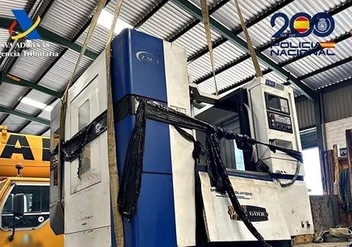 La Policía Nacional descubre 513 kilos de cocaína ocultos en un torno industrial en una nave de Mérida