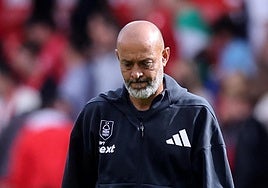 Nuno Espirito Santo, frustrado en un partido del Nottingham Forest.