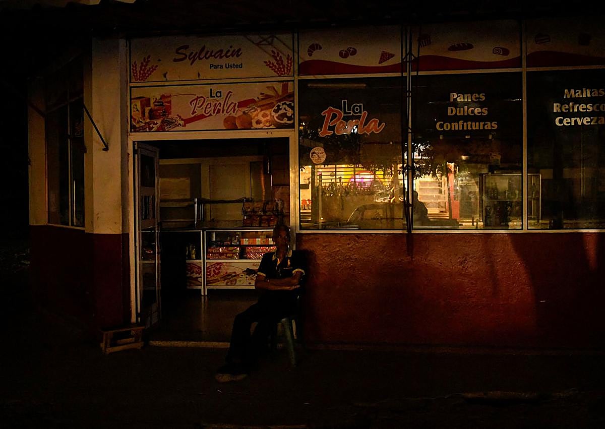 Imagen secundaria 1 - Cuba sufre un nuevo apagón nacional, el quinto en dos años