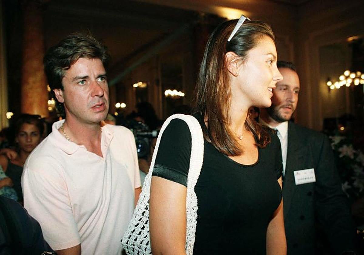 Imagen del año 98 de Cayetano Martínez de Irujo y Mar Flores.