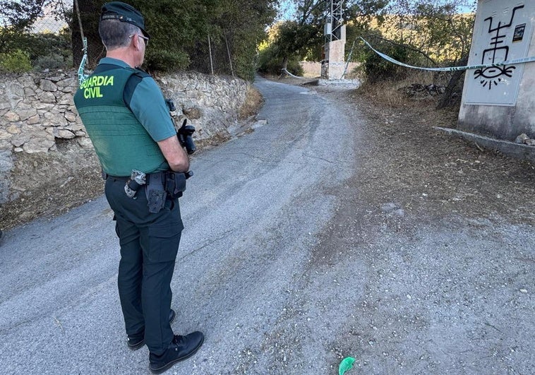 Mata a un hombre con arma de fuego y se atrinchera con la mujer del fallecido en una casa de Granada