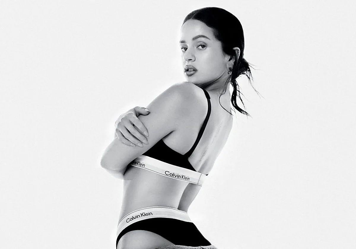Rosalía, en una imagen de la campaña de Calvin Klein.