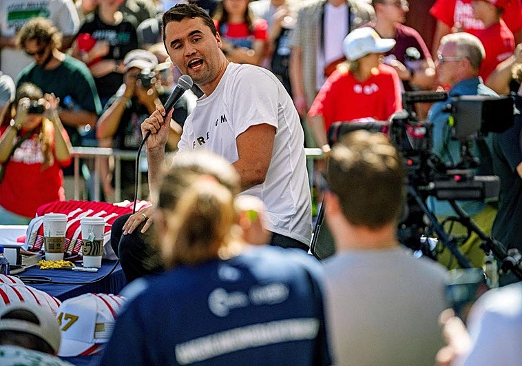 Charlie Kirk, durante su charla en la universidad de Utah.