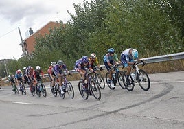 Almeida recorta a Vingegaard y Ganna se lleva una crono recortada por las protestas