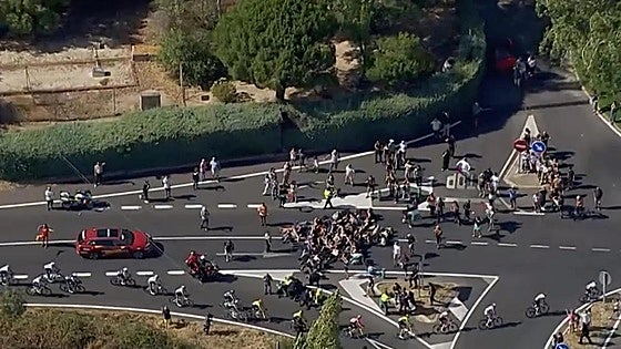 Nuevo incidente en la Vuelta: un grupo de manifestantes propalestinos trata de paralizar la etapa