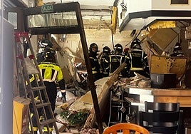 Explosión en el bar 'Mis Tesoros' de la calle Manuel Maroto de Puente de Vallecas (Madrid).