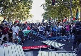Los activistas contra Israel fuerzan que La Vuelta se cancele en Madrid y no haya podio final
