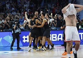 Los jugadores alemanes celebran su victoria ante Turquía en la final de Eurobasket.