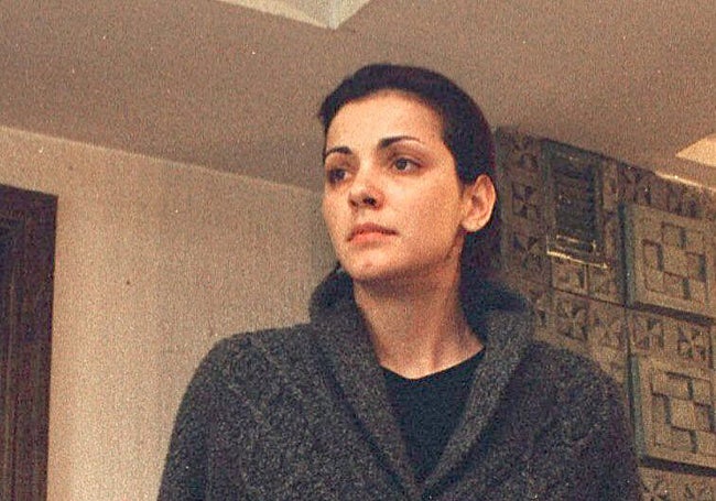 Nevenka Fernández al anunciar su dimisión como edil y la querella por acoso contra el alcalde, el 26 de marzo de 2001.