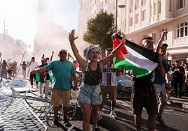 Un grupo de manifestantes, en la Gran Vía.