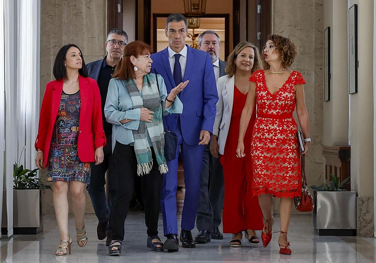 Pedro Sánchez llega a la reunión del Grupo Parlamentario Socialista, en el Congreso