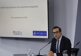 Carlos Cuerpo durante la rueda de prensa del Consejo de Ministros.