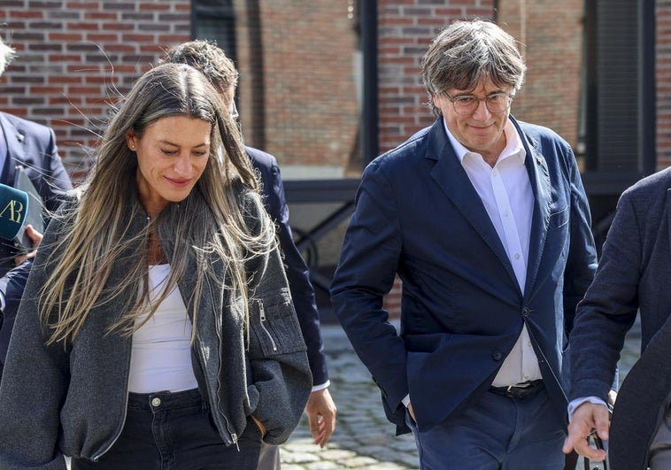 Junts pacta con el PSOE que las empresas de más de 250 empleados atiendan en catalán, incluso fuera de Cataluña