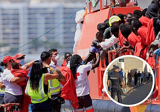 Llegada del cayuco el 24 de agosto al muelle de Arguineguín y traslados de los patronos detenidos en Gran Canaria.