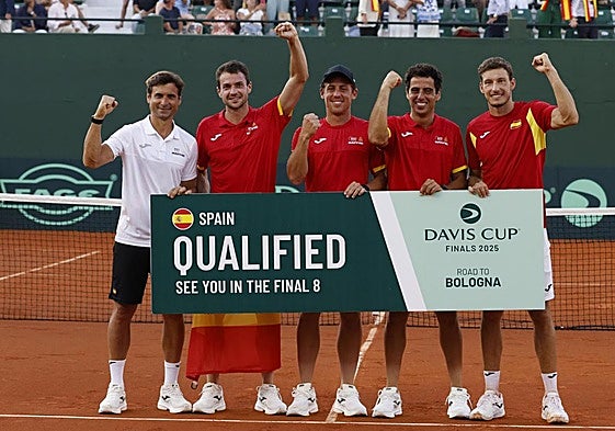 Los integrantes del equipo español de Copa Davis celebraron el domingo el pase a las Finales de Bolonia.