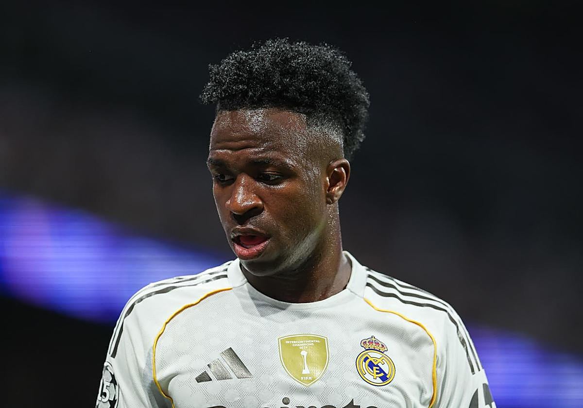 Vinicius, serio durante el Real Madrid-Olympique de Marsella.
