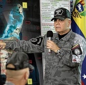 Vladímir Padrino López, ministro venezolano de Defensa, señala un mapa durante un encuentro con militares en Caracas.