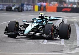 El Aston Martin de Alonso, durante los libres de Azerbaiyán.