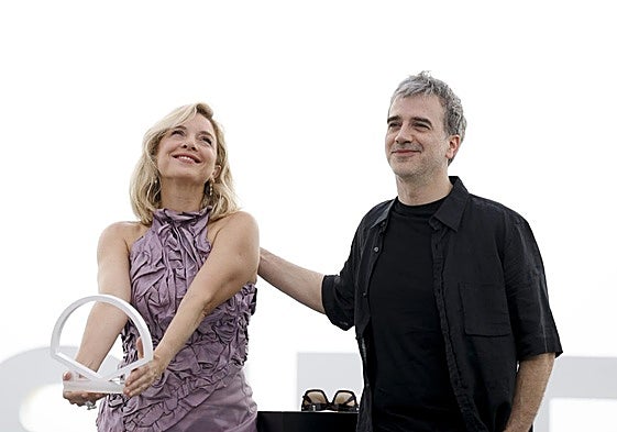 La actriz Carla Peterson y el director Daniel Hendler en San Sebastián.