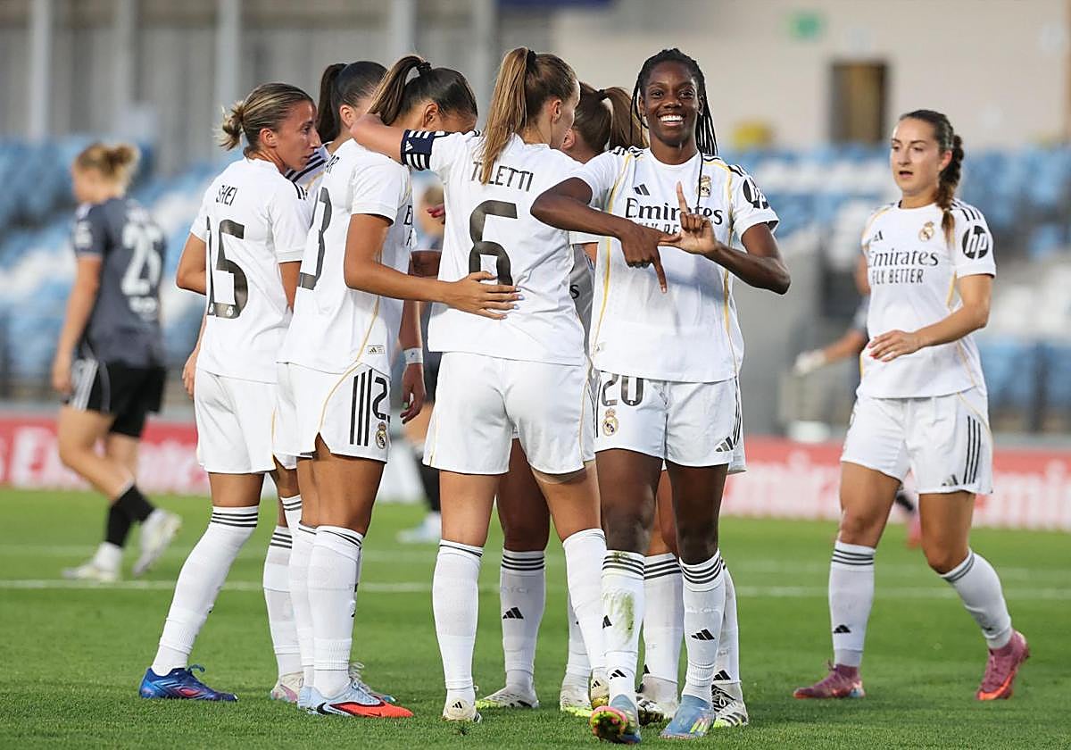 Las jugadoras del Real Madrid celebran un tanto frente al Frankfurt.