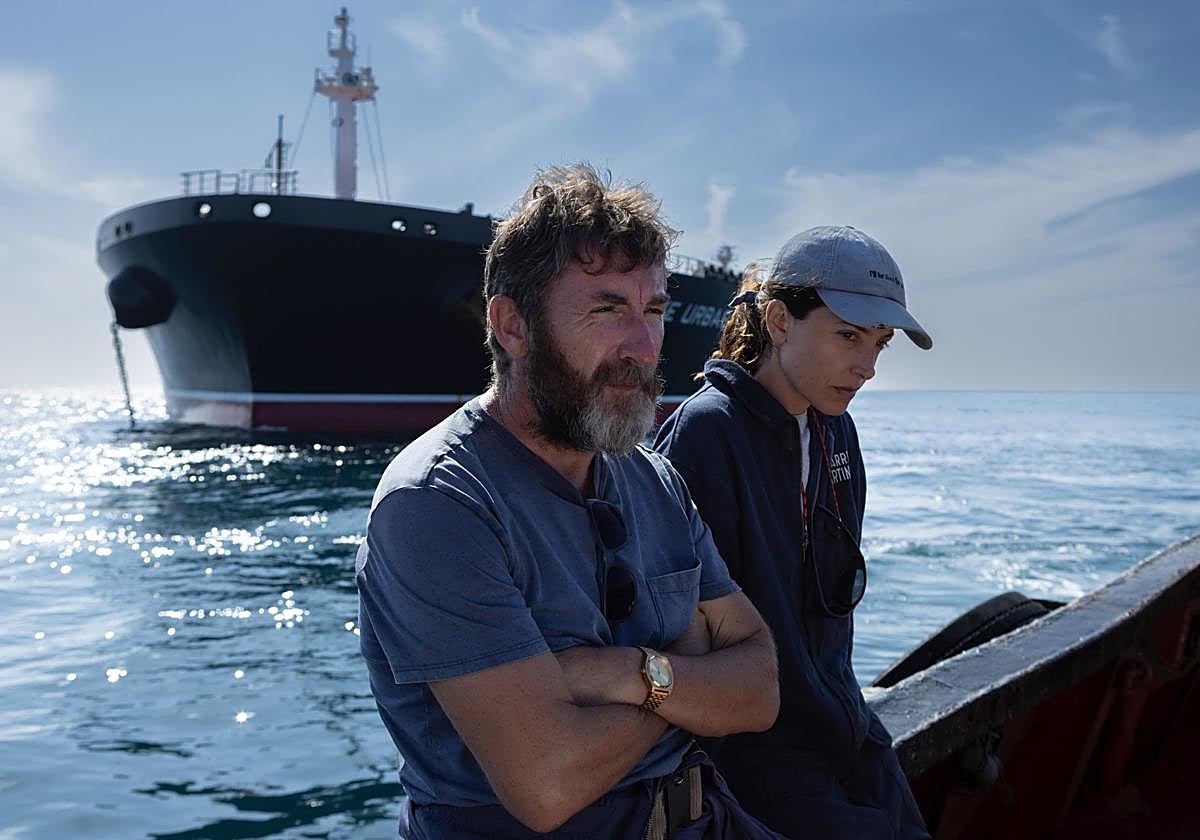 Antonio de la Torre y Bárbara Lennie en 'Los Tigres', en cines el 31 de octubre.