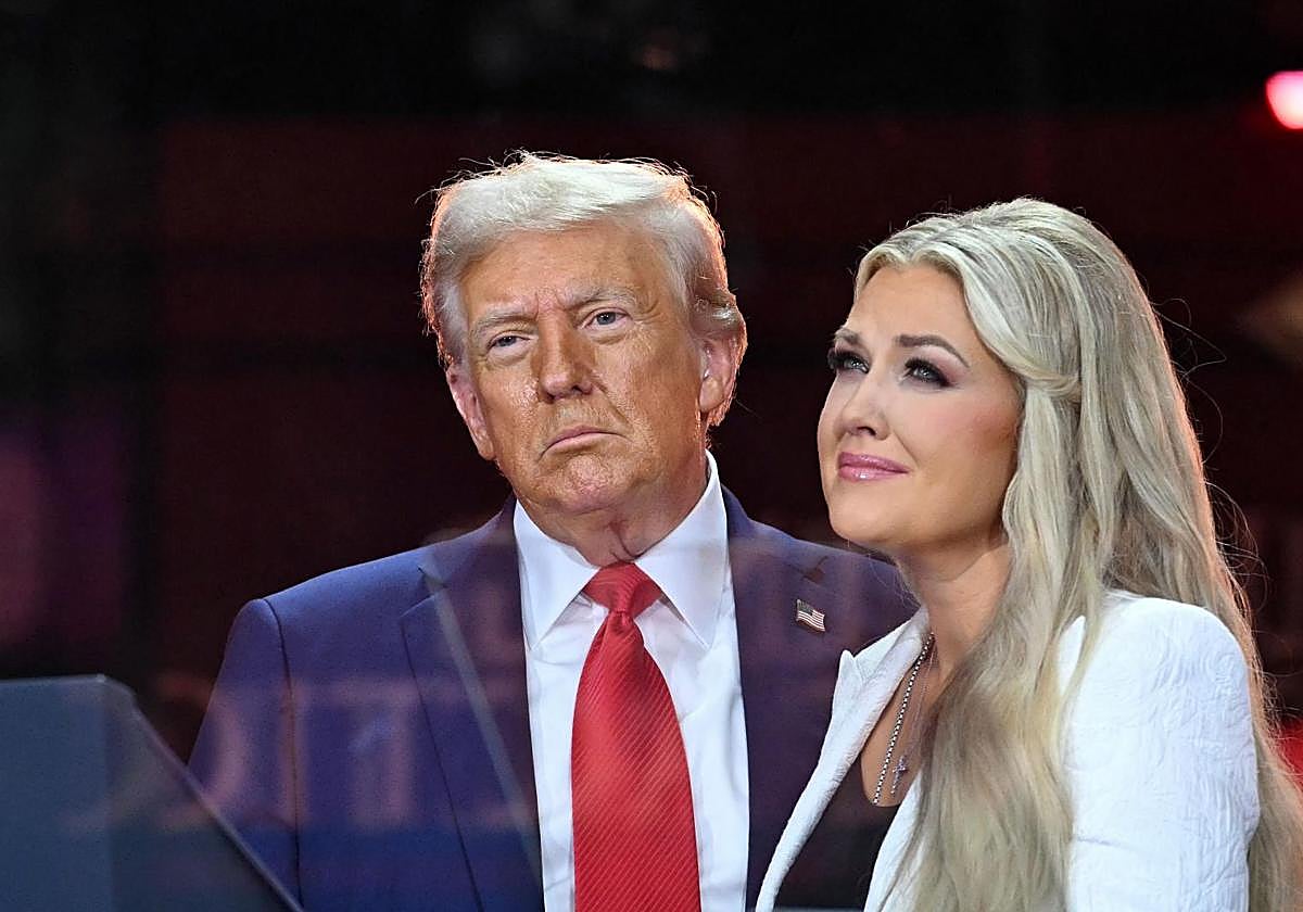 Donald Trump con la viuda de Charlie Kirk durante el funeral.