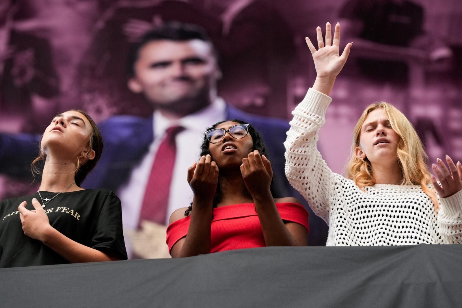 Multitudinario funeral por Charlie Kirk