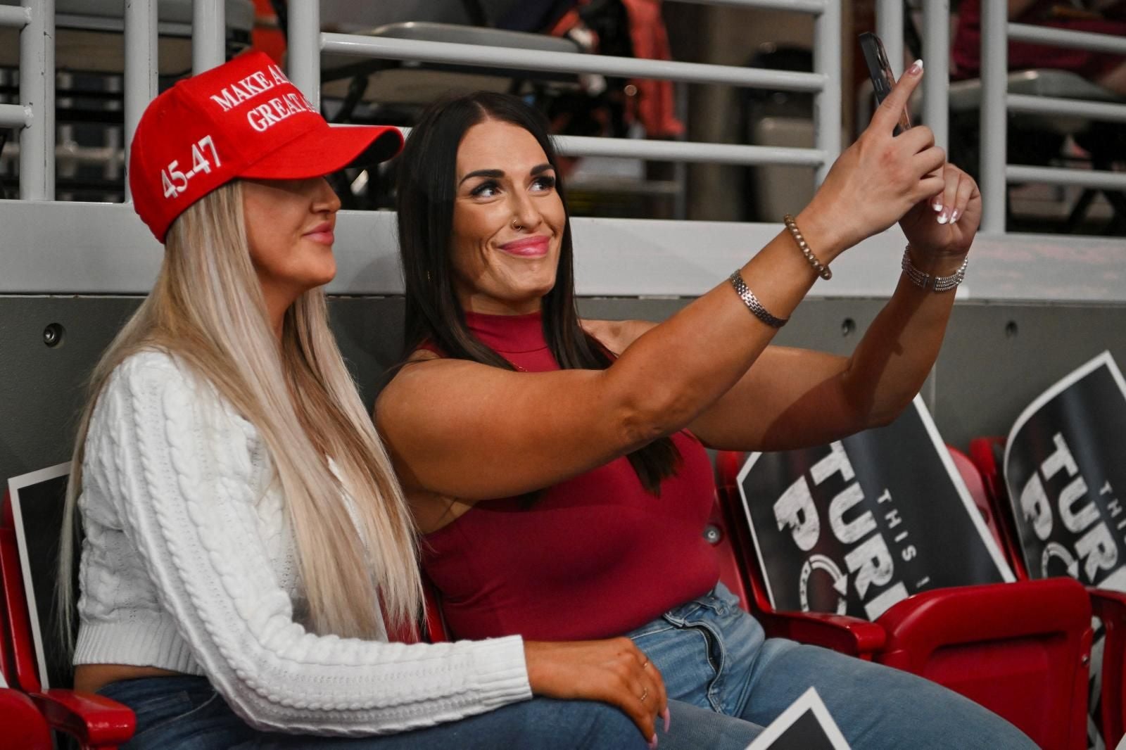 Multitudinario funeral por Charlie Kirk