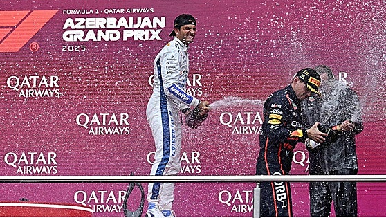 Sainz logra «el mejor podio de su vida» en otra obra maestra de Verstappen