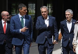 Pedro Sánchez y José Luis Rodríguez Zapatero en el acto conmemorativo del 20º aniversario de la ley que legalizó en España el matrimonio entre personas del mismo sexo.