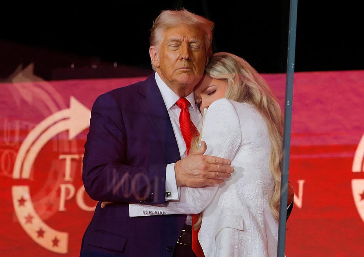 Imagen secundaria 1 - La América conservadora de Trump despide a Charlie Kirk como a un héroe: «Lo veo como un mártir de Cristo»