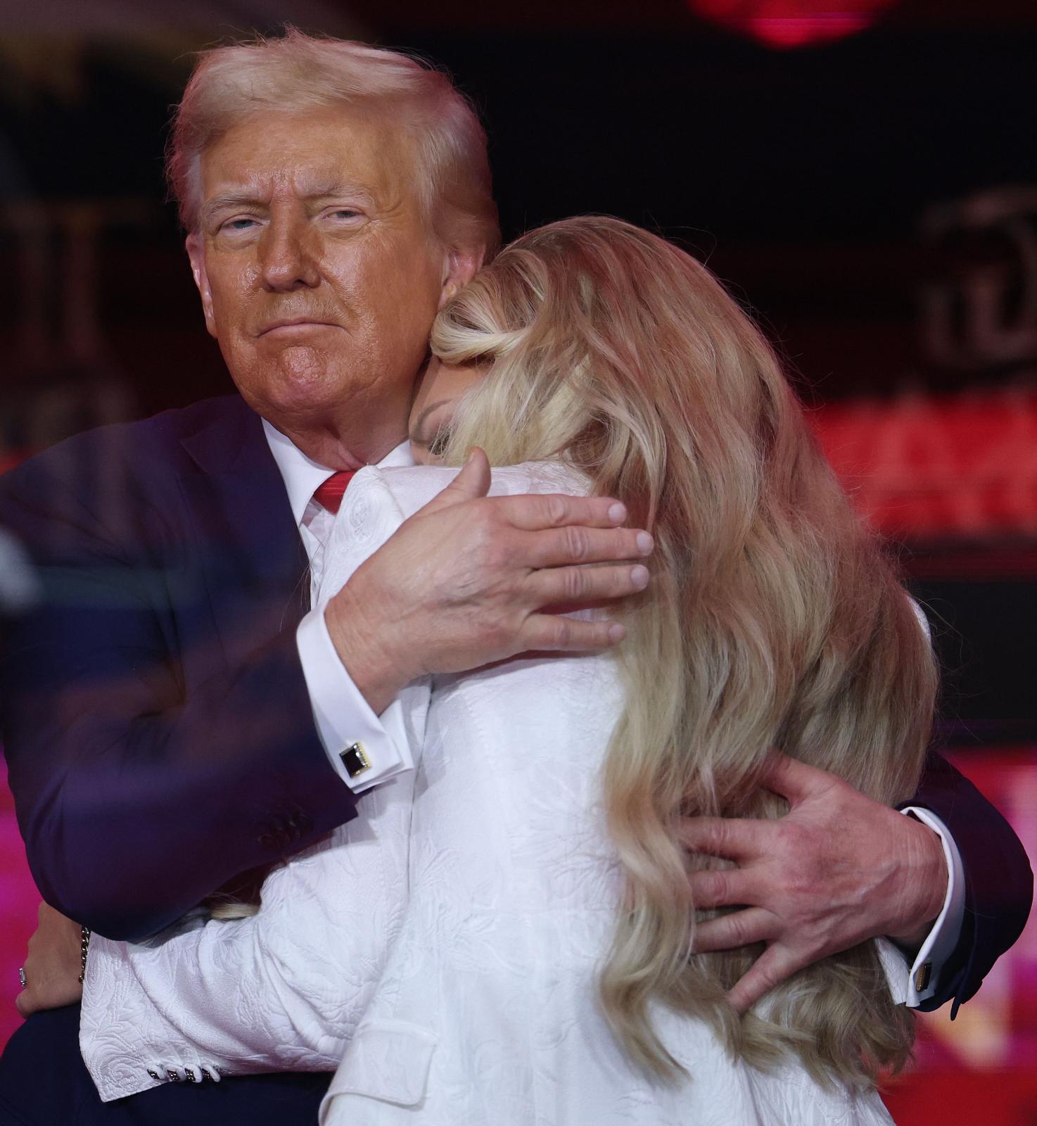 Multitudinario funeral por Charlie Kirk