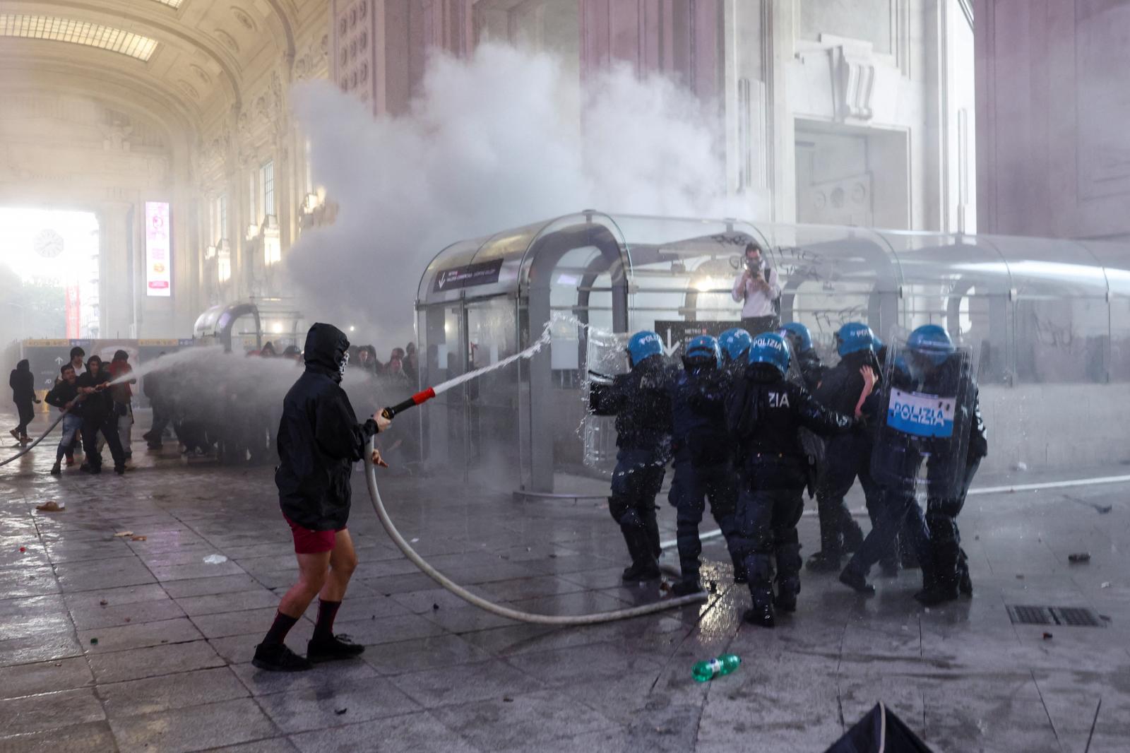 Miles de italianos toman las calles de varias ciudades en solidaridad con Gaza