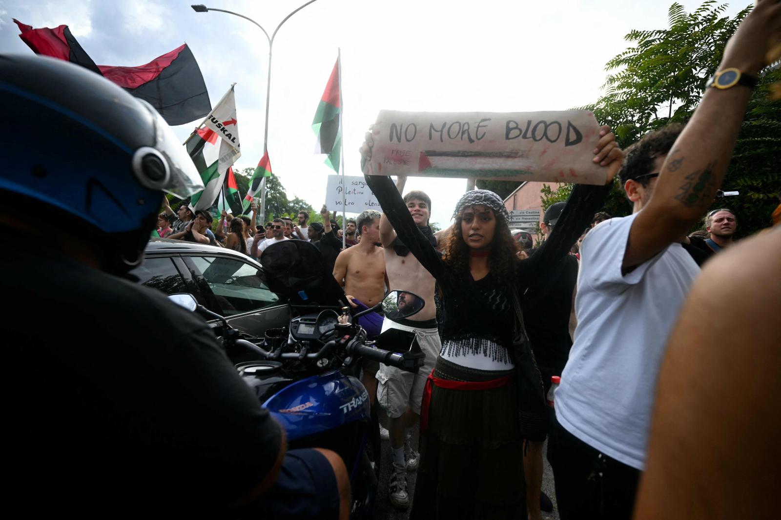 Miles de italianos toman las calles de varias ciudades en solidaridad con Gaza