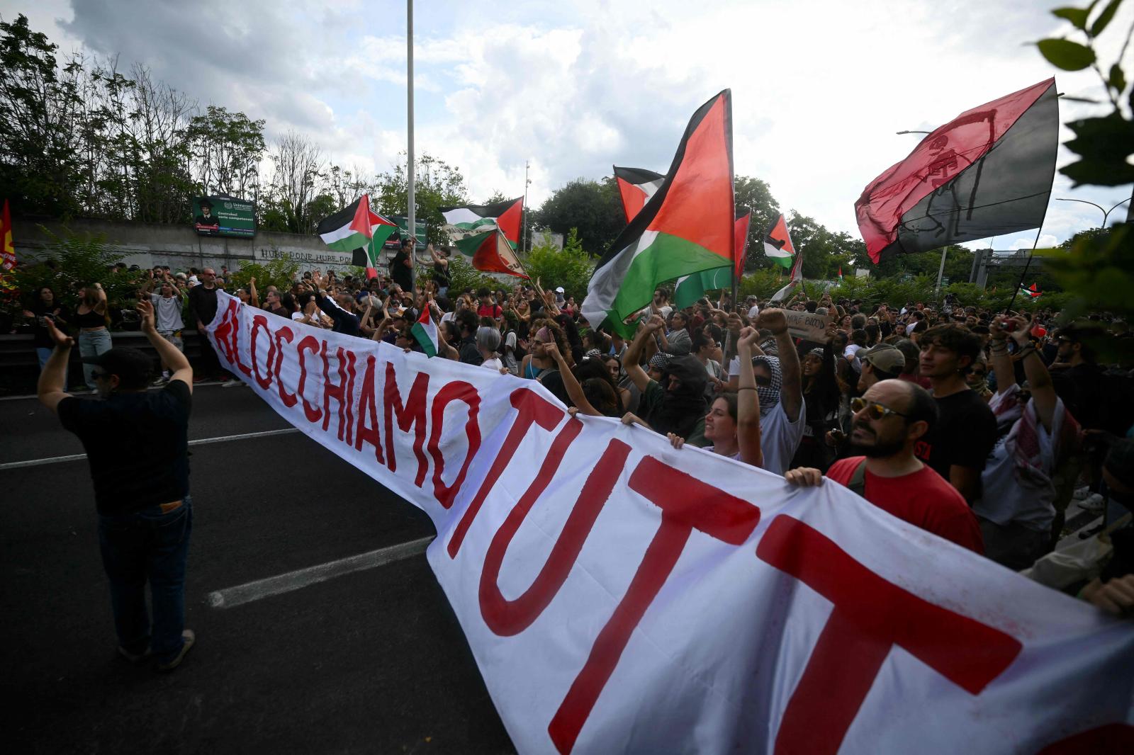 Miles de italianos toman las calles de varias ciudades en solidaridad con Gaza