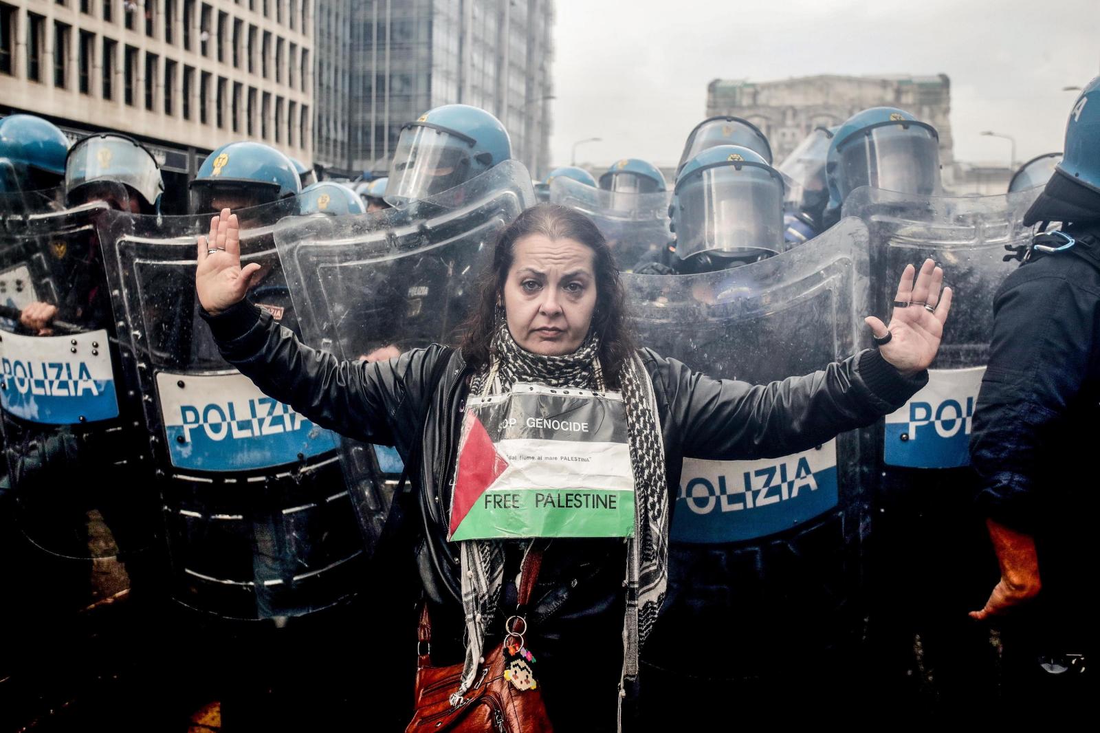 Miles de italianos toman las calles de varias ciudades en solidaridad con Gaza