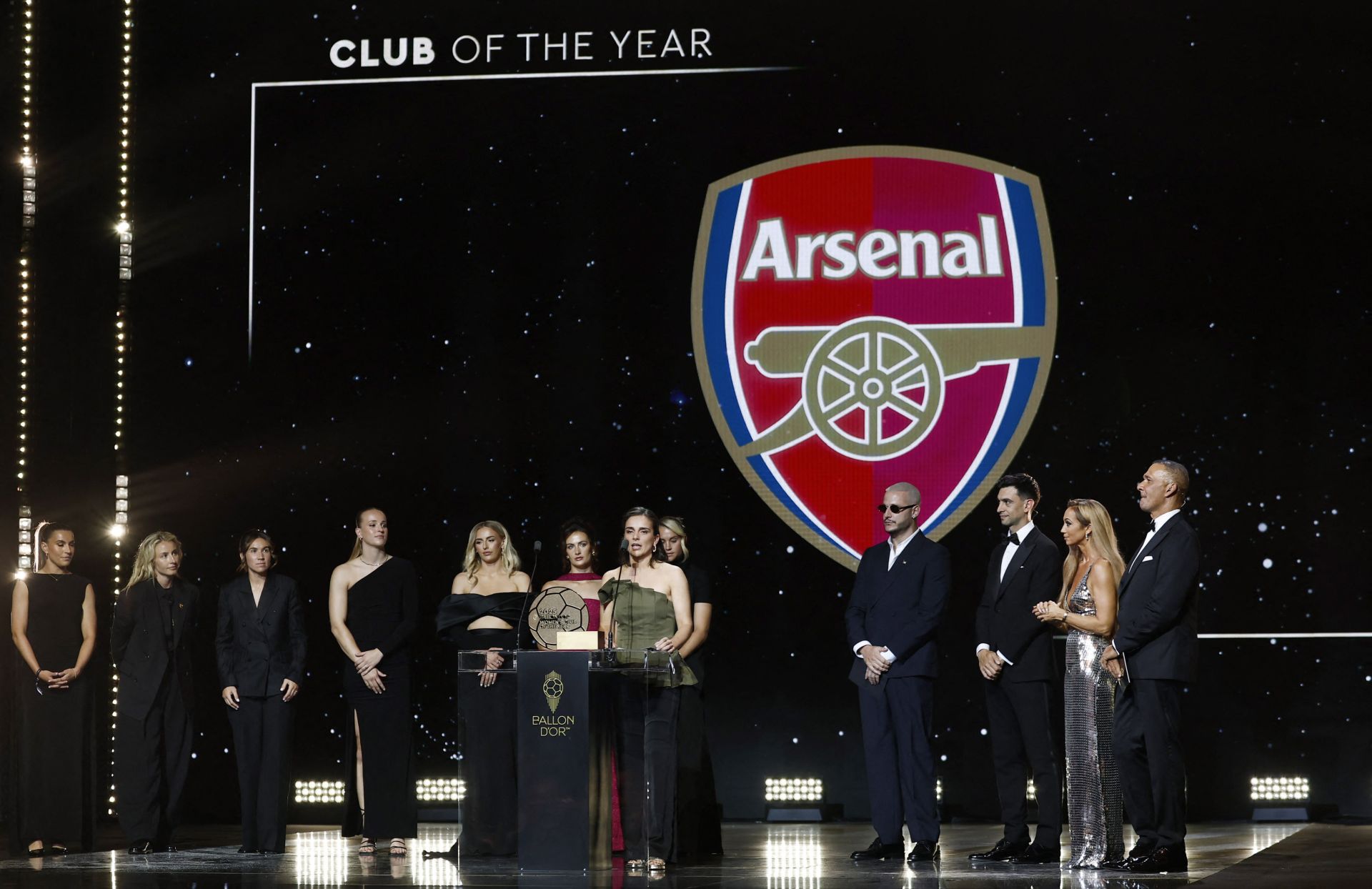 La entrenadora del Arsenal, Renée Slegers, habla tras ganar el premio Balón de Oro 2025 al club femenino del año.